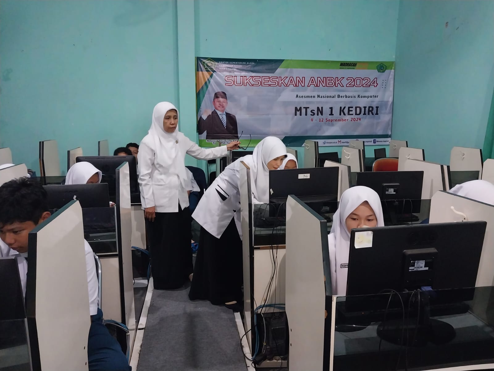 Literasi 4 Bahasa